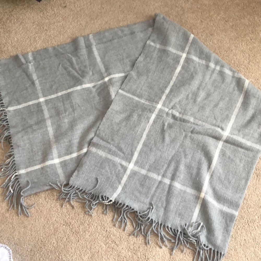 J Crew Blanket Scarf - Picture 2 of 3